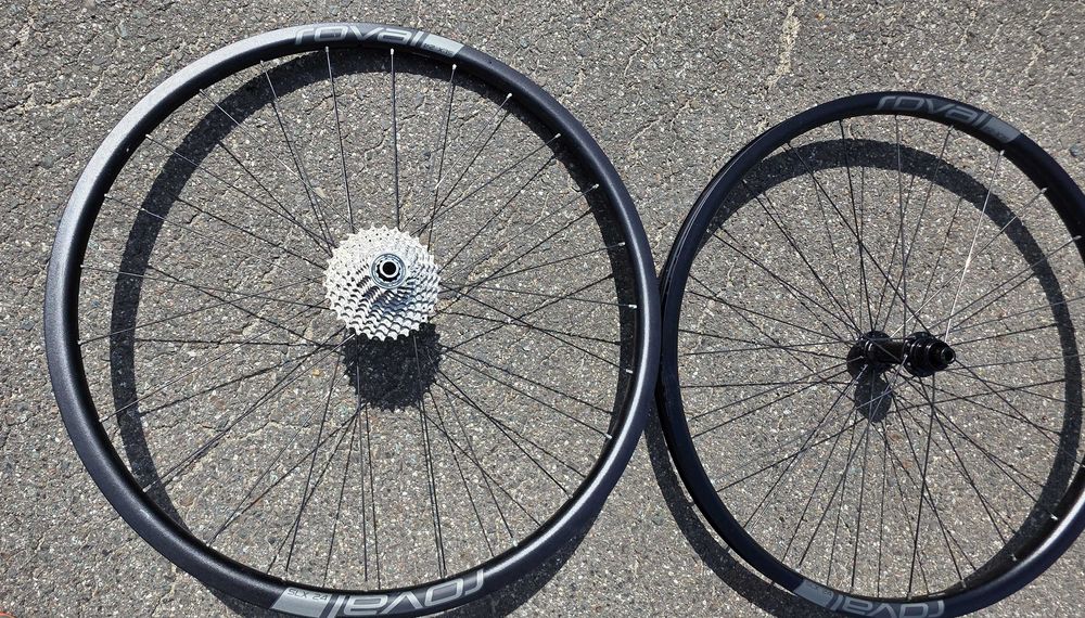 Zestaw kół szosa/ gravel Roval SLX 24 kaseta Shimano 105