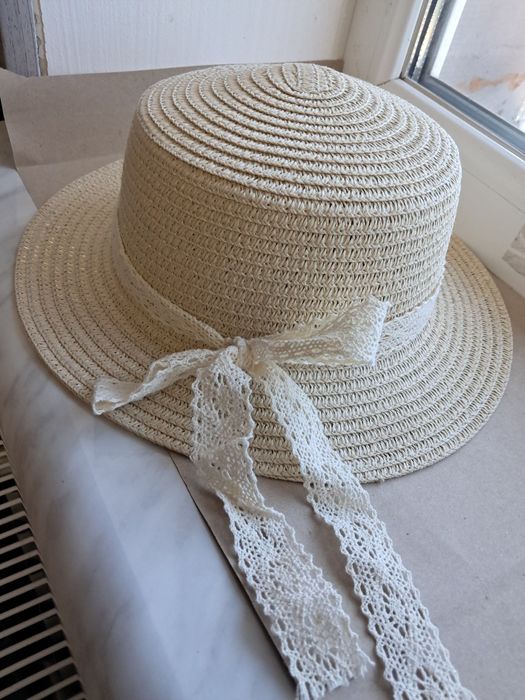 Капелюх бежевый с кружева