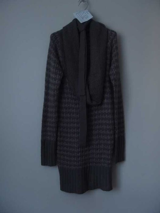 Sweter "Reserved" r. M stan bardzo dobry