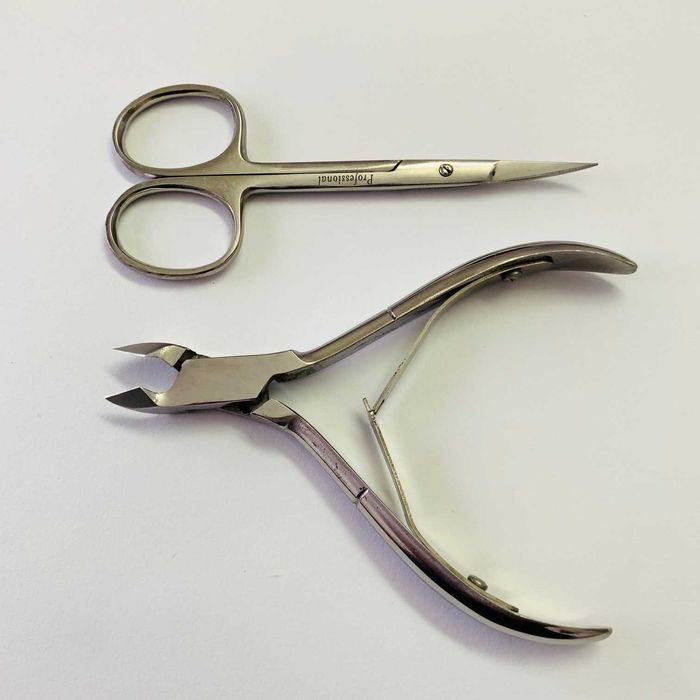 Набор маникюрный (ножницы для кутикулы и кусачки)