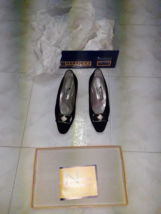 Sapatos Charles tamanho 35