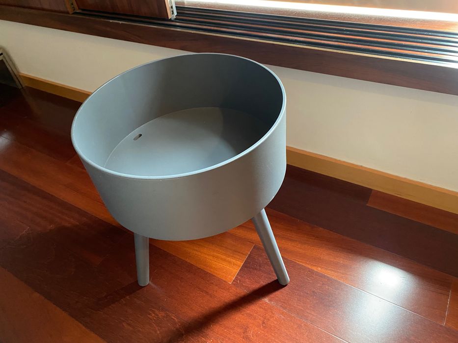 Mesa de apoio da Zara Home com tampa