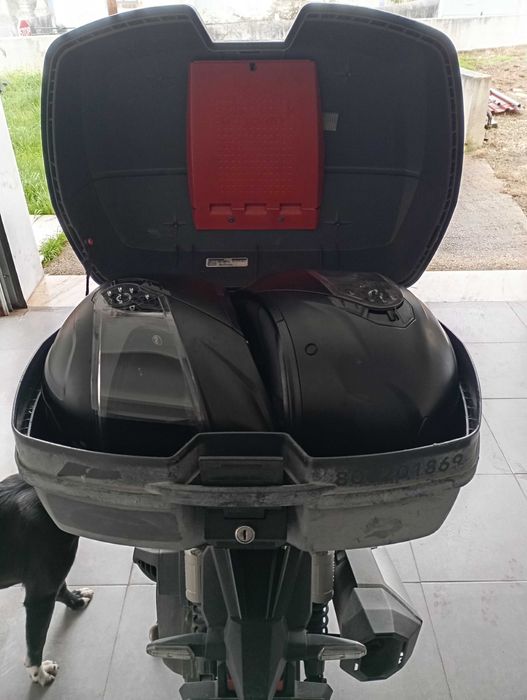 Honda ADV 350c + 2 capacetes + 2 pares de luvas + 2 fatos impermeáveis