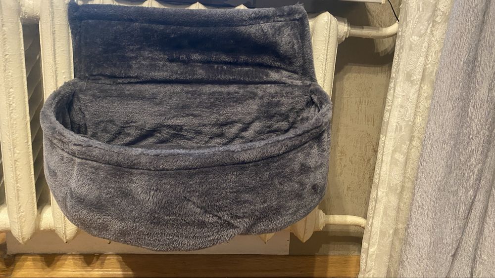 Мягкое место для кошек на радиатор