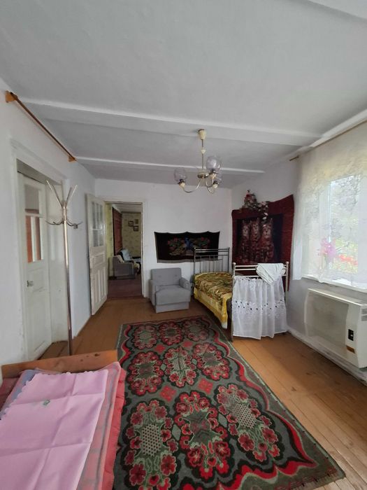 Будинок в центрі села Голосків