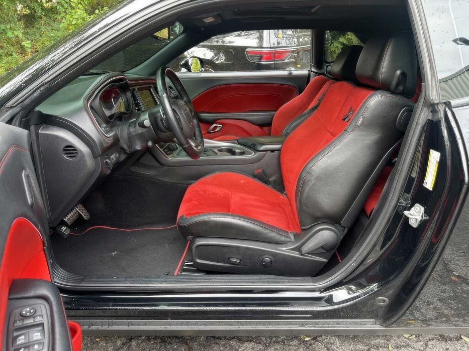 Dodge Challenger      2021