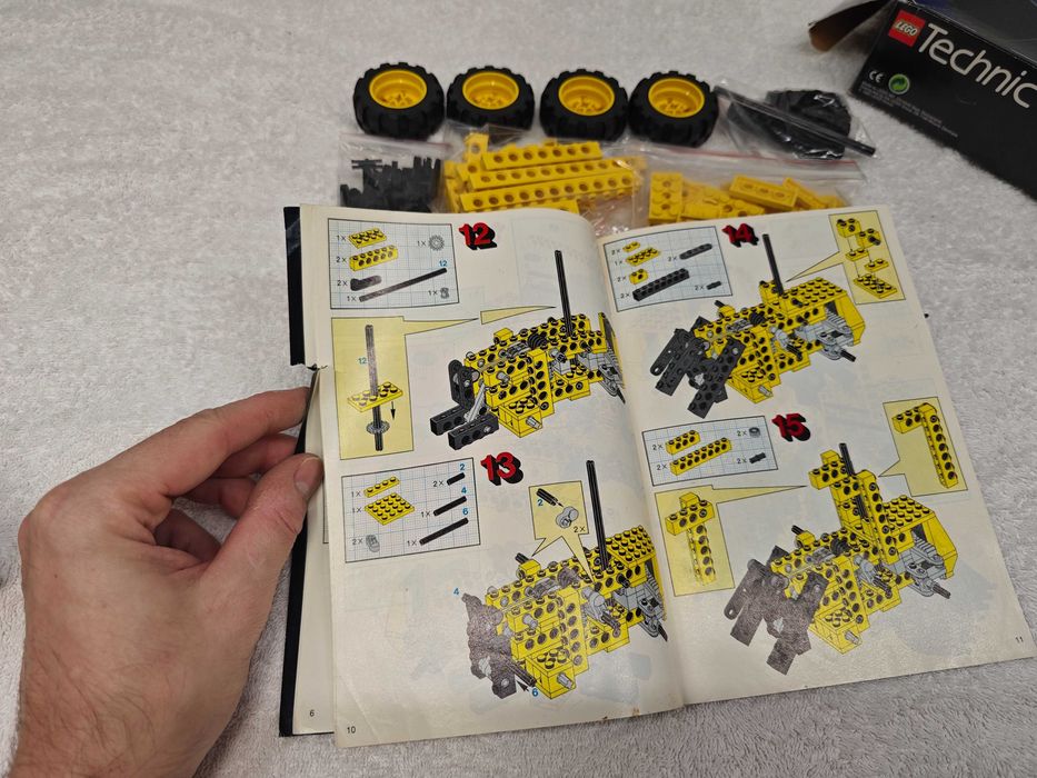 Lego Technic 8828 "Front End Loader"; 1992; [79]