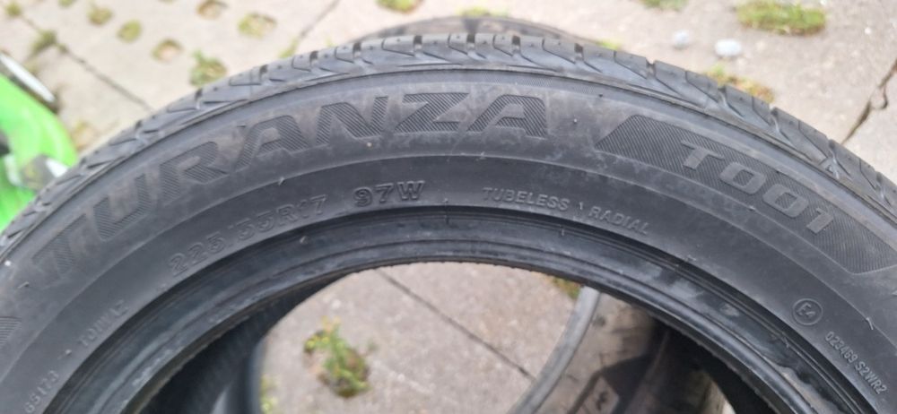 Pojedyncza opona letnia 225x55x17 Bridgestone