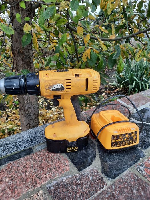 Акумуляторний шуруповерт Dewalt