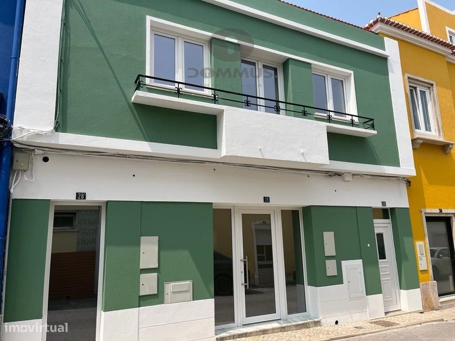 Moradia com 3 Pisos Totalmente Remodelado em Peniche