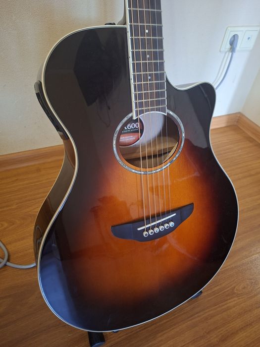 Електроакустична гітара YAMAHA APX600