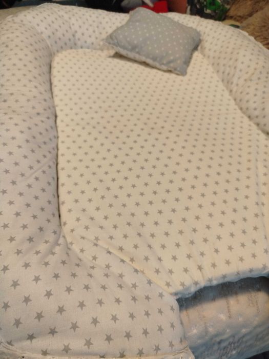 Ninho bebé cinza e branco