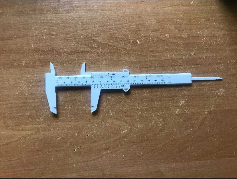 Suwmiarka 150 mm. plastikowa