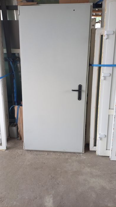 Двери  960*2100 мм противопожарные ЕІ - 60 , решетки 690*1610 мм