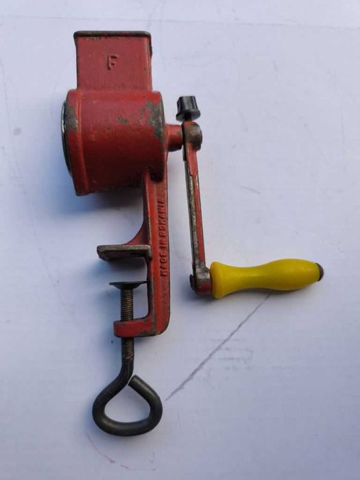 Орехомолка терка - чугун румыния времен ссср