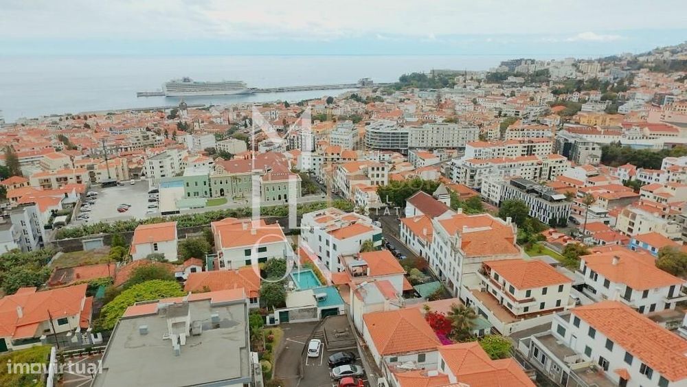 Oportunidade Única de Investimento no Coração do Funchal!