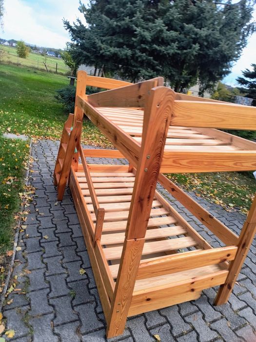 Łóżko piętrowe drewniane