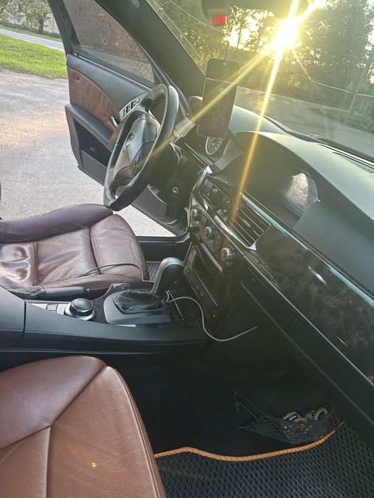 Продам BMW Е60. 2.5 газ/бензин