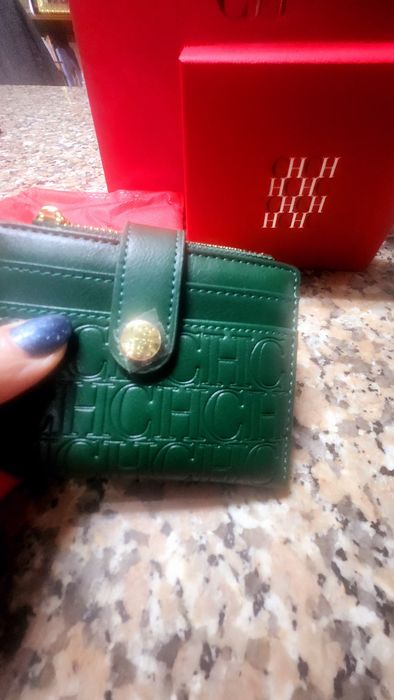 Carteira Carolina Herrera em pele nova