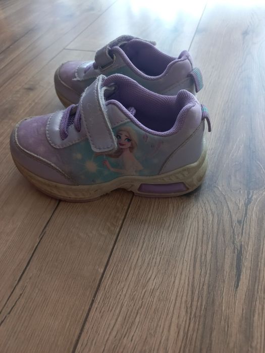 Buty dziewczęce ze świecącą podeszwą