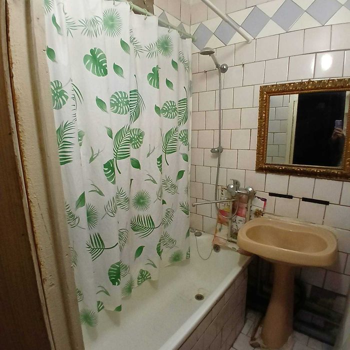 Продам 2 комнатную  квартиру  на Коммунаре возле метро