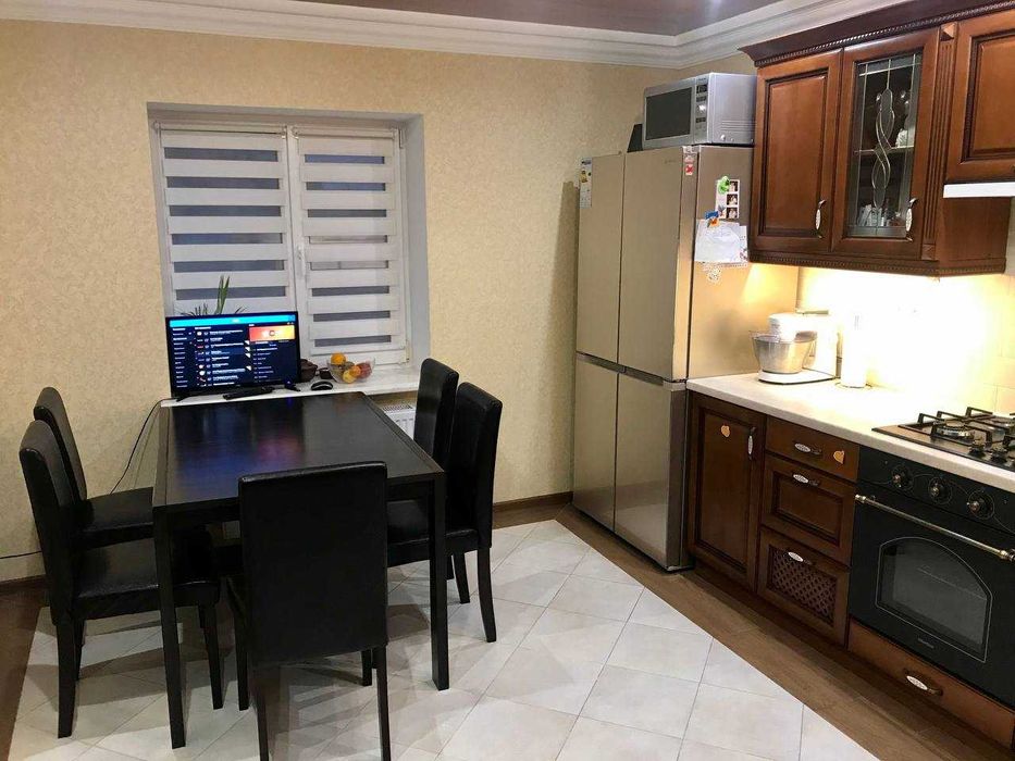 Продам добротний будинок на Агропереробці, з гаражем і ділянкою!