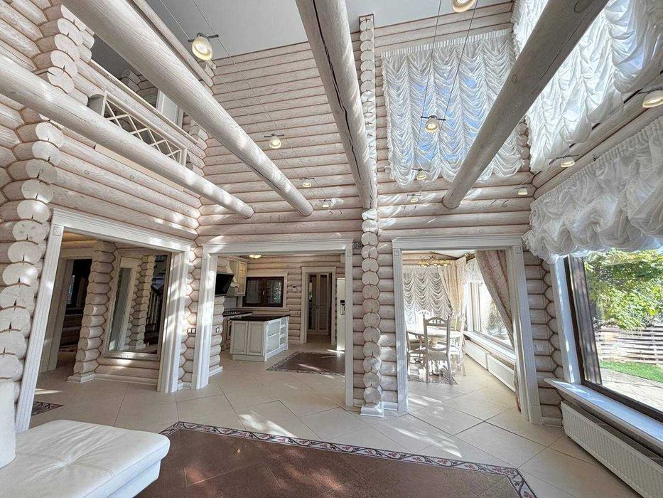 Продам дом в Новоселовке. Участок 25 сот. Солнечные панели. Бассейн.