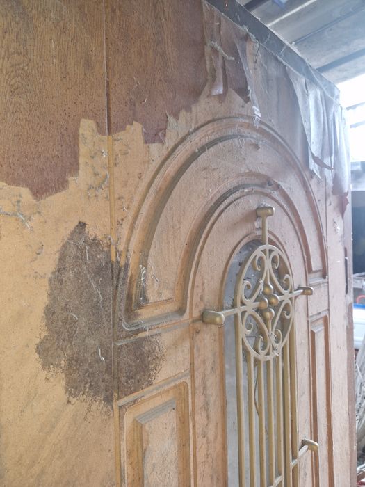 Броньовані двері, з віконцем та кованими елементами