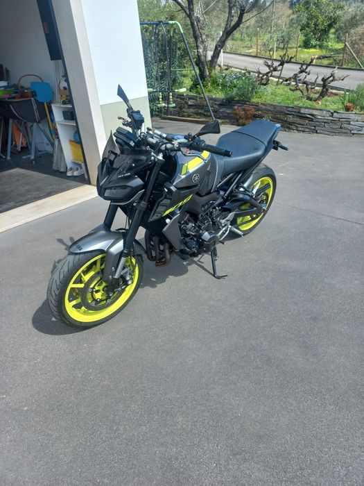 Moto Yamaha mt09