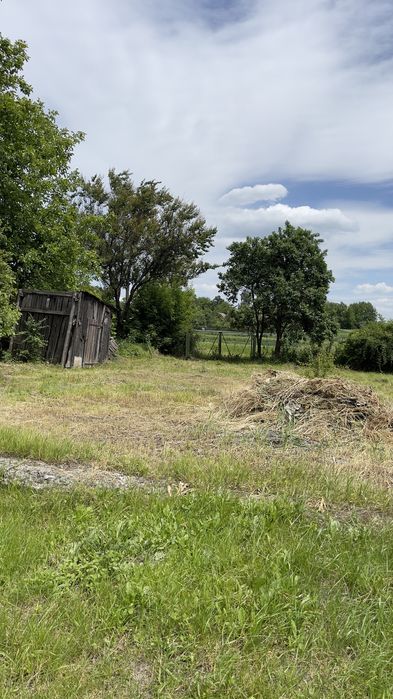 продається старий будинок з гарною земельною ділянкою