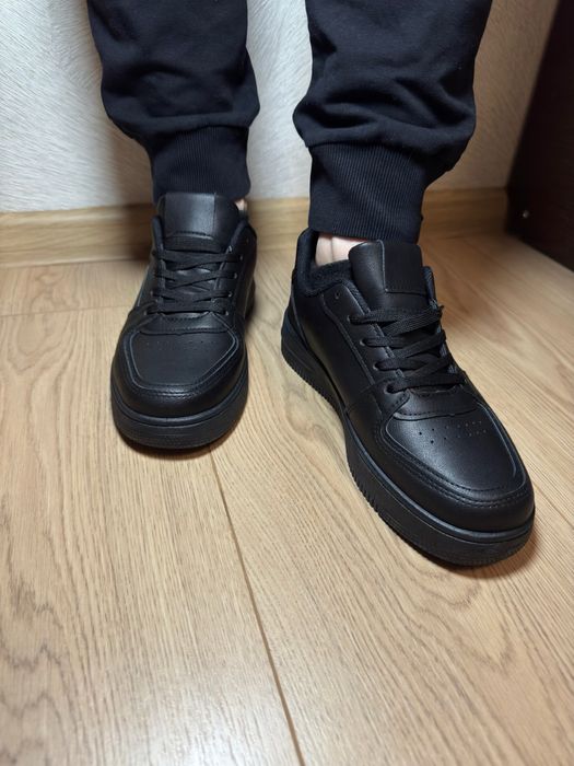 Взуття унісекс 36-41р . Класний варіант для школи