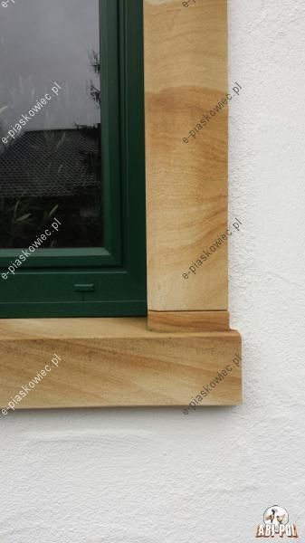 ~22~ Parapet z piaskowca - półwałek