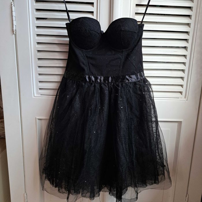 8  S Atmosphere czarna sukienka gorsetem  70B