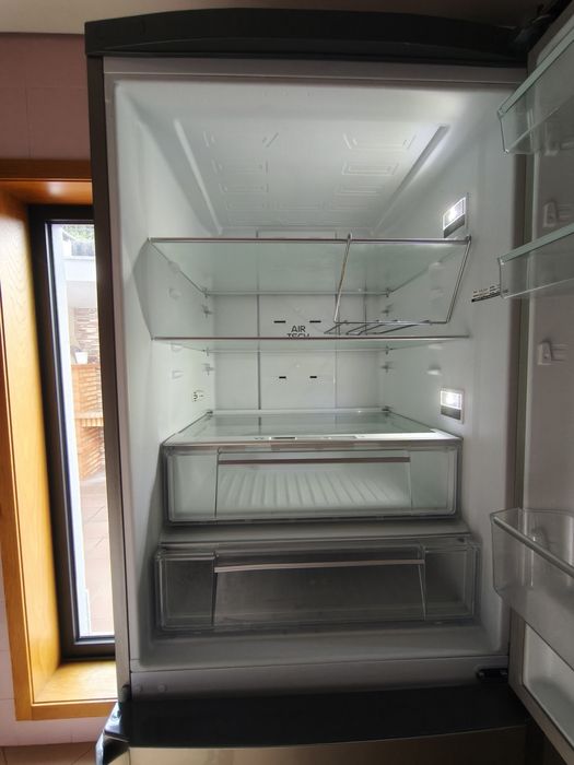 Frigorífico Hotpoint Ariston 18kg