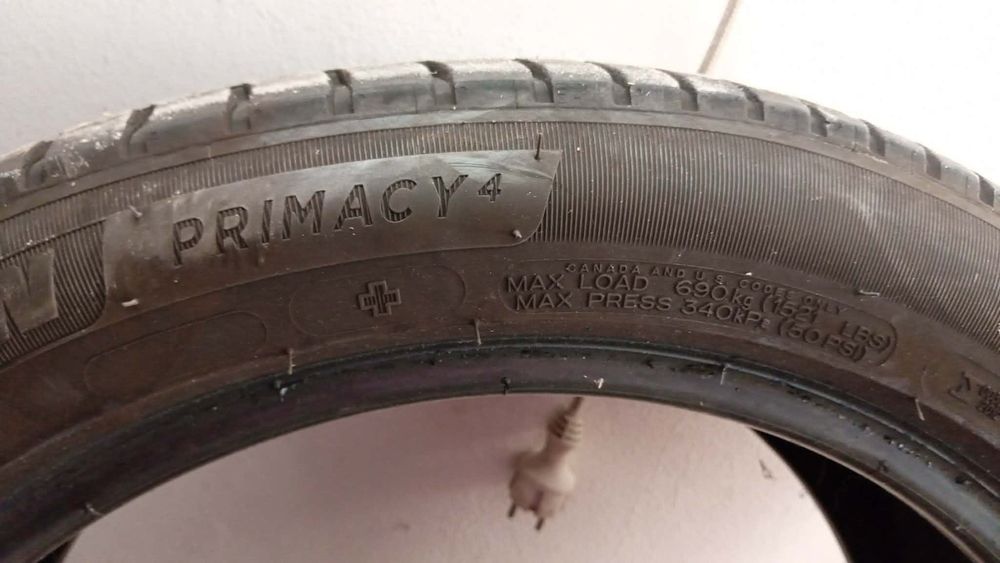Pneu carro Michelin como novo