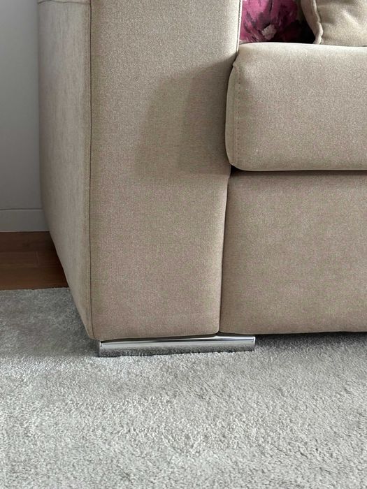 Sofa cor bege 2 metros