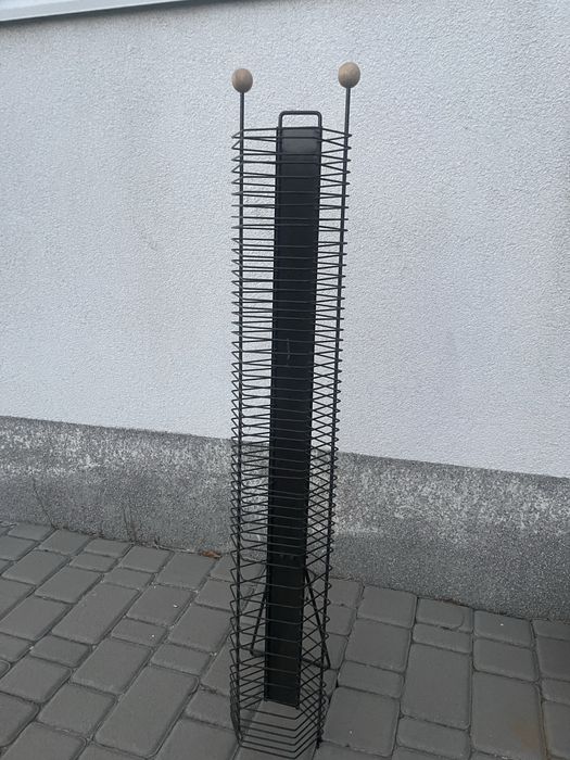 Подставка под диски интересная