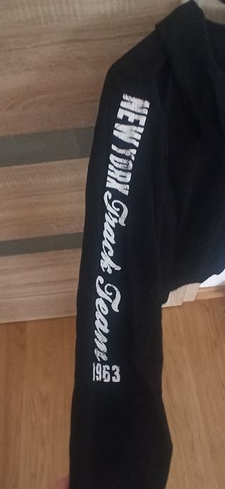 Czarna damska bluza z kapturem w rozmiarze XS/S marki F&F