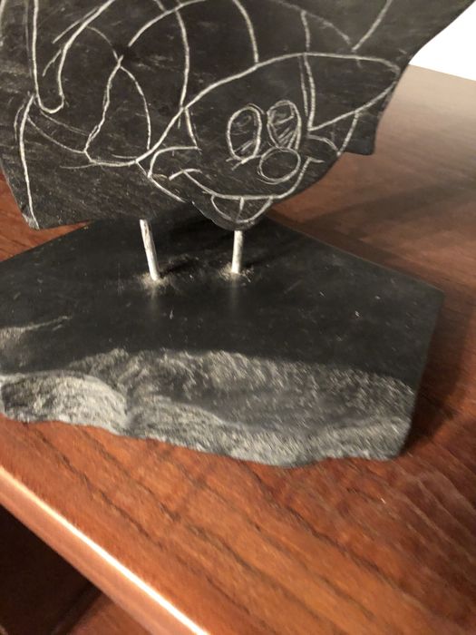 Estatua do Mikey em lousa /xisto /ardosia