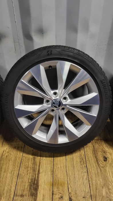 Felgi Koła OEM Skoda 18" 5x112 z oponami 235/45 R18 Superb Octavia 4 3