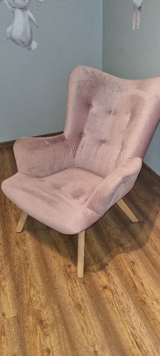 Fotel uszak z podnóżkiem