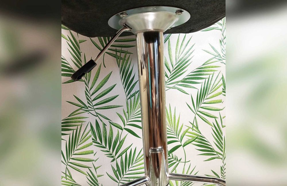 Барний стілець зі спинкою для майстра/Крісло в перукарню барне шир49см