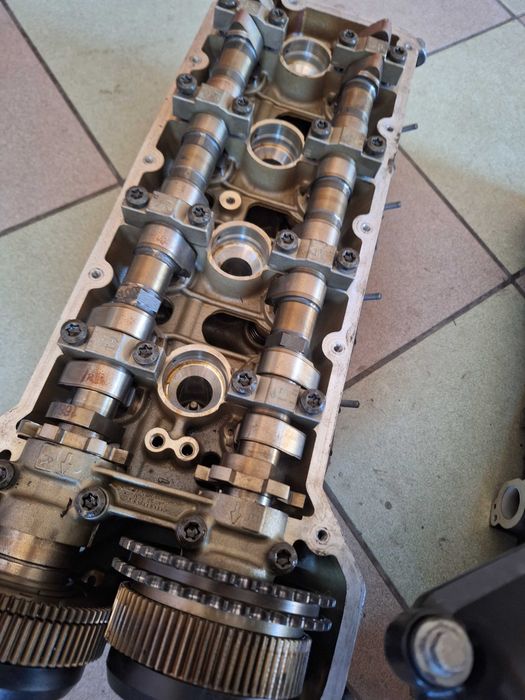 Głowica pokrywa zaworów BMW M3 E923 S65b40a 4.4 V8