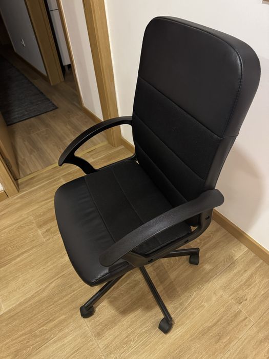 Cadeora de escritório.