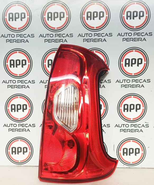Farolim traseiro direto Fiat Panda de 2018.