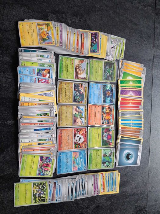 Bulk oryginalnych kart Pokemon (z9) - 200 sztuk + dodatki