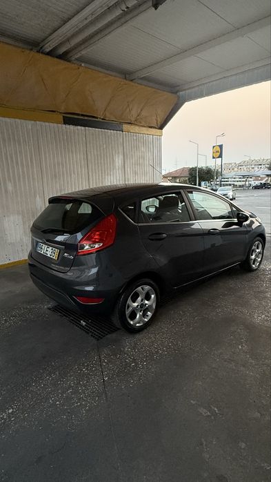 Ford Fiesta Trend - Económico