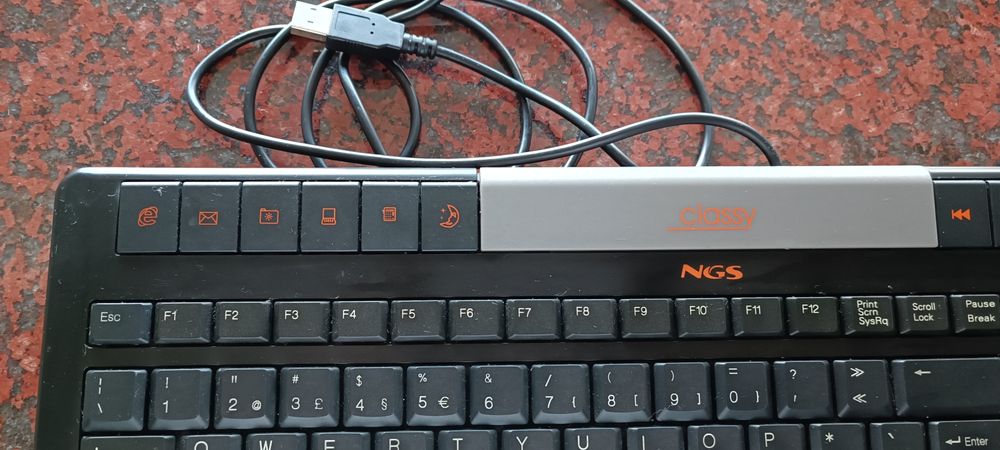 Teclado para Computador - a funcionar - BARATÍSSIMO