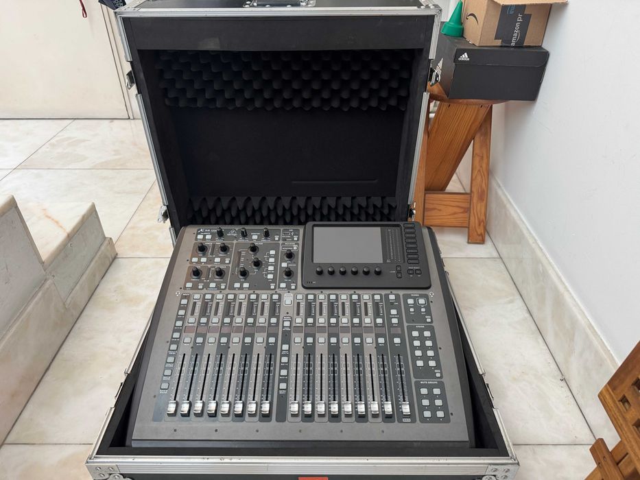 Behringer X32 Compact + Flyht Pro Case