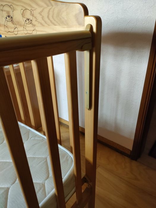 Cama de bébé com colchao, como nova